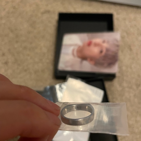 BTS Official ARMY Rings With Photocards - Picture 7 of 8